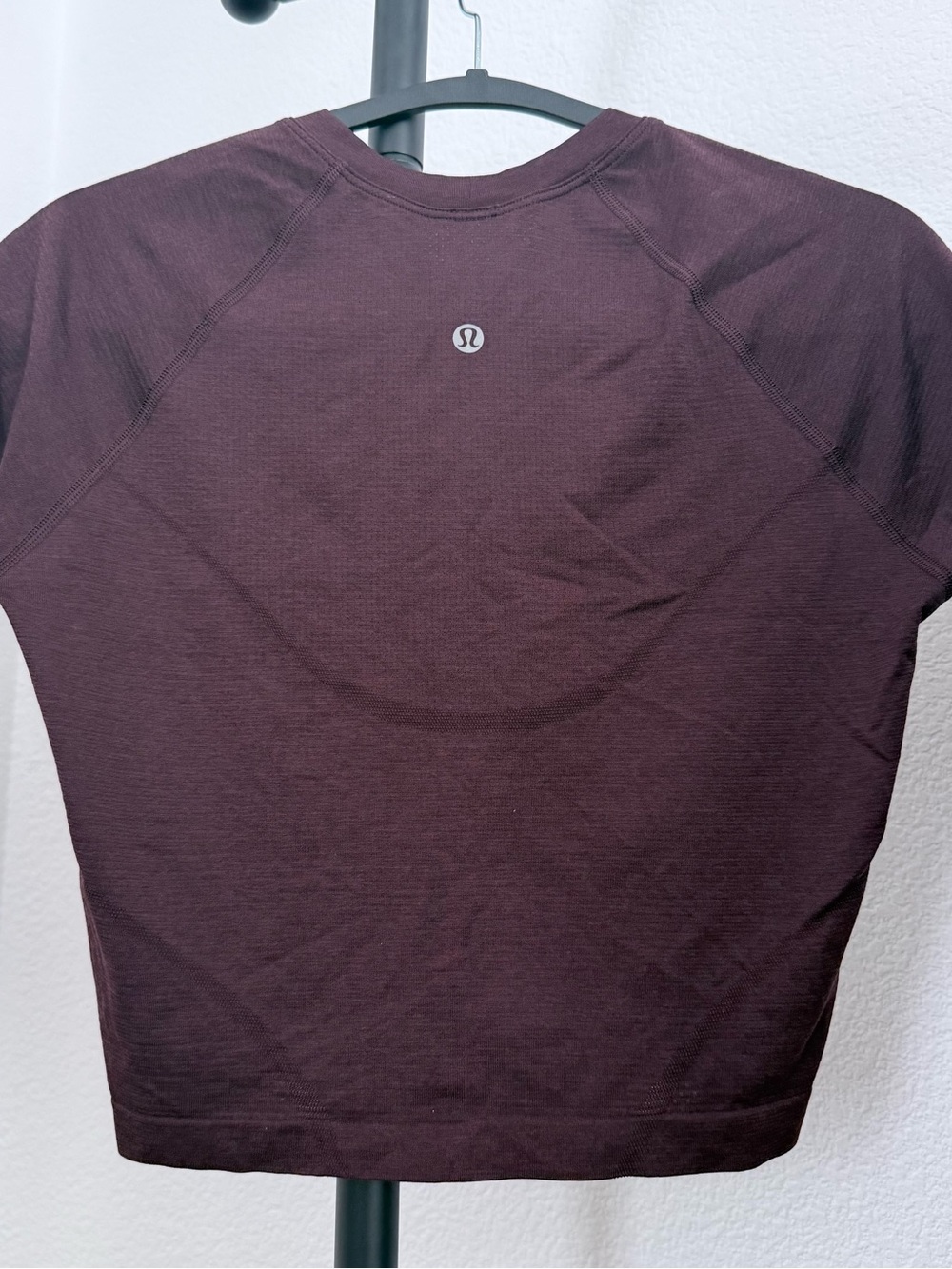 Swiftly Tech Cropped Short Sleeve 2.0 Plum - Picture 4 of 5